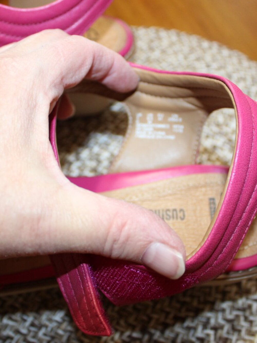 NWT Clark Hazelle Alba Quilted strap wedge sandals 9 1/2 WIDE FABULOUS!! - Picture 8 of 13